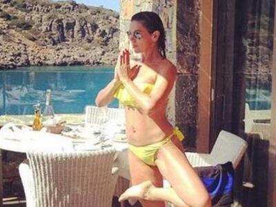 Η Ευγενία Μανωλίδου κάνει...κατακόρυφο γ...