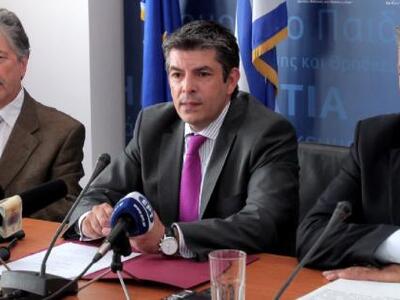 Παπαθεοδώρου: Αντίπαλος μας είναι η Χρυσ...