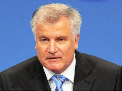 Χορστ Ζεεχόφερ: «Να επιλέξει η Ελλάδα αν...