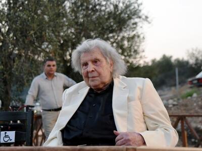 Παρέμβαση του Μίκη Θεοδωράκη με δυο ποιή...