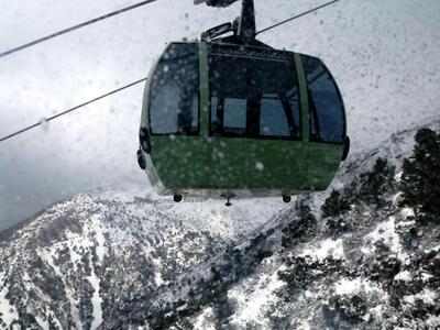 Ιταλία: Εγκλωβισμένοι στα τελεφερίκ πάνω...