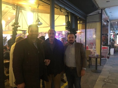 Στο μέσο ο πατέρας του Νίκου Ανδρουλάκη, Μαρίνος