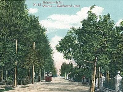 Συρμός του τραμ της Πάτρας διέρχεται από...