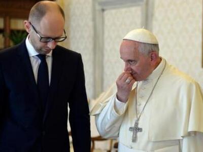 Ο Πάπας Φραγκίσκος υποσχέθηκε να προσευχ...