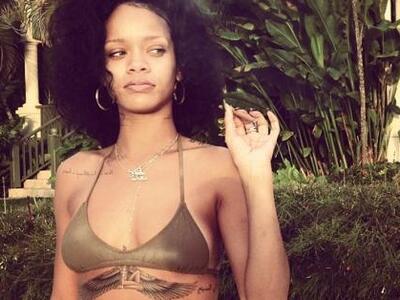 Rihanna: Με μαγιό στους δρόμους της πόλη...