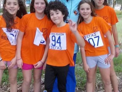 Με μικρά παιδιά από τις ακαδημίες του Συ...