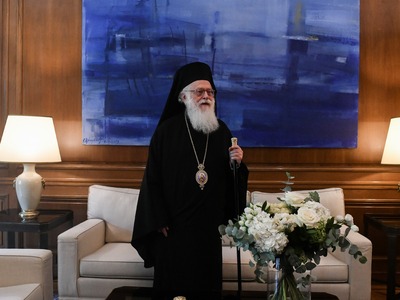 Θετικός στον κορωνοϊό ο Αρχιεπίσκοπος Αν...