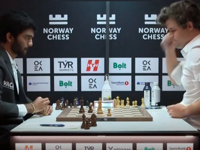 Η στιγμή που ο Νο 1 σκακιστής παγκοσμίως...