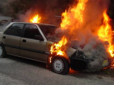 Πάτρα: Φωτιά σε αυτοκίνητο στα Μποζαϊτικα