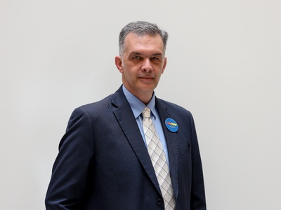 «Δεν είμαστε με όλους, είμαστε για όλους»