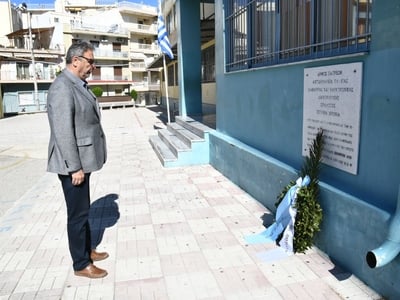 Πάτρα: Κατατέθηκαν στεφάνια στα σχολεία ...