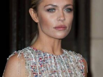 Άφησε τα εσώρουχα στο σπίτι και εμφανίστ...