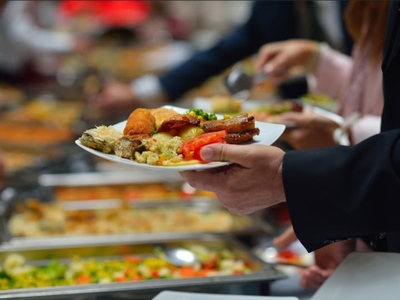 Εστιάτορες: Η εστίαση μπαίνει ξανά σε έν...