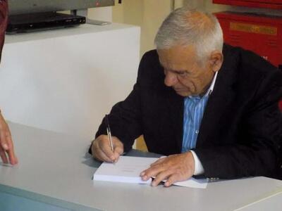 ΔΕΙΤΕ ΦΩΤΟ από την παρουσίαση του βιβλίο...