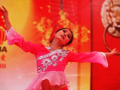 Κινέζοι χορεύουν στην Πάτρα - Έρχεται αν...