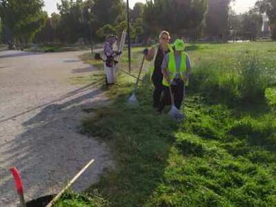 Πάτρα: Συνεχίζεται η κοπή χόρτων σε κοιν...