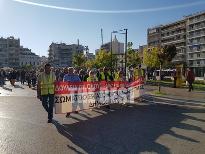 Πορεία των εργαζομένων του δήμου Πατρέων...