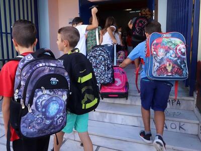 Δυτική Ελλάδα: Άρχισαν οι αγορές στα σχ...