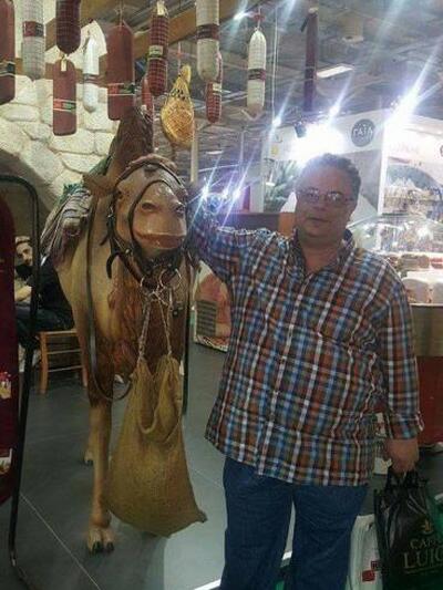 Εδώ ο σεφ Ιασωνίδης στο περίπτερο των αλ...