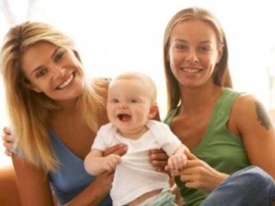 Πιο ευτυχισμένα τα παιδιά με γονείς ίδιου φύλου