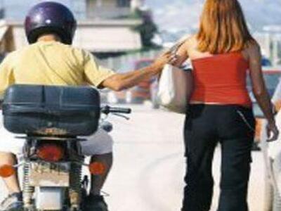 Πάτρα: Τσαντάκιας οδηγός δικύκλου "...