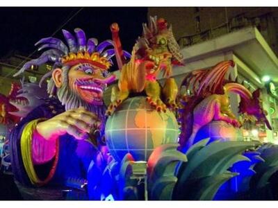 Τα "φανάρια" της μπαντίνας του...