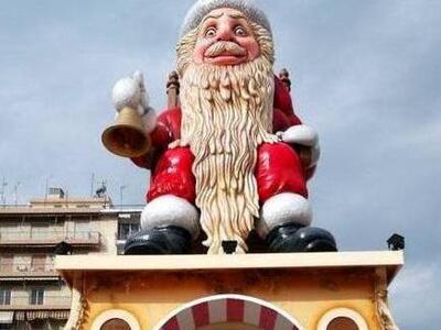 Ο Αη Βασίλης της πλατείας Γεωργίου είναι...