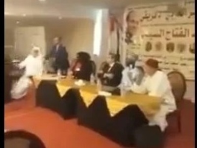 Η στιγμή που Σαουδάραβας διπλωμάτης κατα...