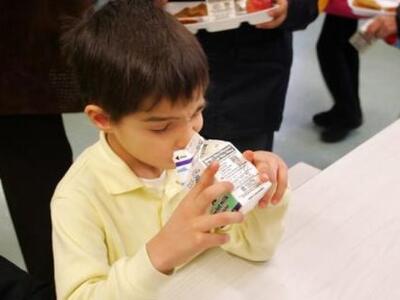 Ξεκινά σήμερα η η δωρεάν διανομή γάλακτο...