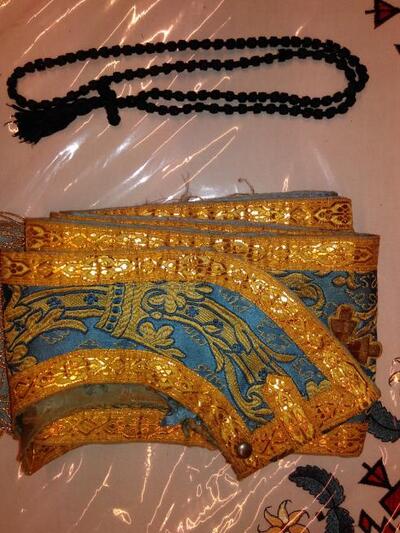 Τα άμφιά του και το κομποσκοίνι του