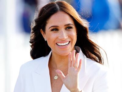 Meghan Markle: Με λευκό κοστούμι στην πρ...