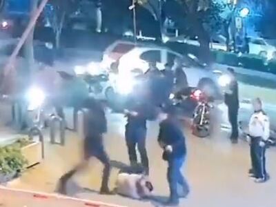 Σοκαριστικό βίντεο: Αστυνομικοί στο Ιράν...