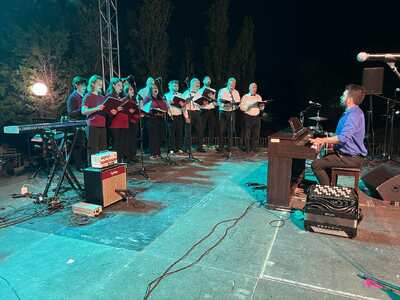 Η Χορωδία του Πανεπιστημίου Πατρών «έντυ...