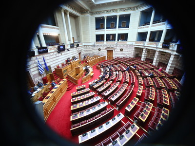 Άγνωστος Στρατιώτης: Η αντιπολίτευση καλ...