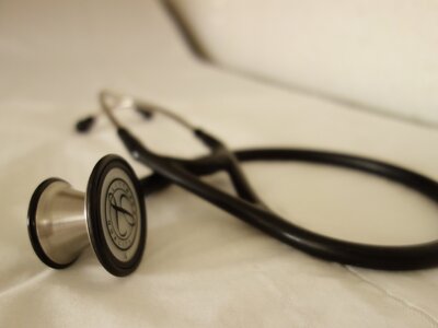 Με χρόνιο πρόβλημα υγείας το 24% του πλη...