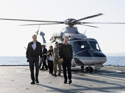 Στη Φρεγάτα «Κίμων» Μητσοτάκης και Χριστ...