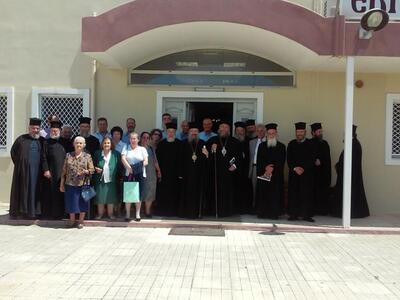 Αναμνηστική φωτογραφία έξω από το Εκκλησ...