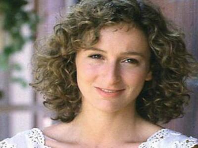 Δείτε πως είναι η πρωταγωνίστρια του Dir...