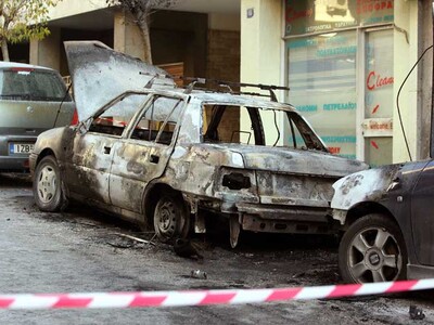 Έκαψαν Ι.Χ. της οικογένειας του Νομάρχη Ζακύνθου