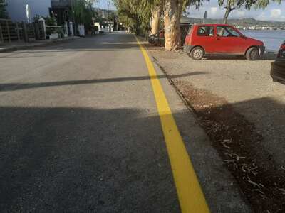 Κίτρινη διαγράμμιση στην παραλία Βραχνεΐ...