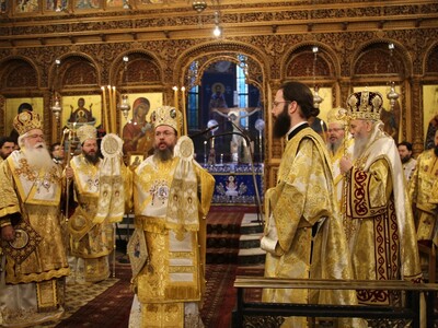 Η πρώτη Θεία Λειτουργία του νέου Μητροπο...