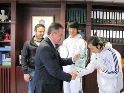 Ο Νομάρχης βράβευσε Κορεάτες αθλητές του...