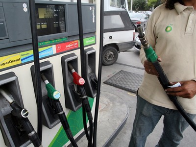 Αμαλιάδα:Μπήκαν κουκουλοφόροι στο βενζιν...