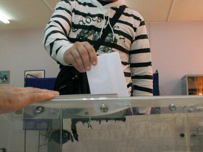 Νέα δημοσκόπηση: Οριακό προβάδισμα της Ν...