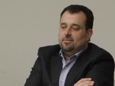 Πως ο Νίκος Χατζηνικολάου απέλυσε τον Σε...