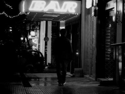 Σε ρινγκ μετατράπηκε μπαρ του Ηρακλείου ...