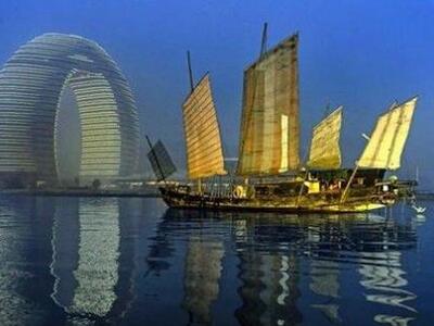 Ξενοδοχείο σε σχήμα ντόνατ; Δες το εσωτε...