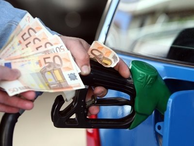 Άρχισε η εκτόξευση της βενζίνης στα πρατ...