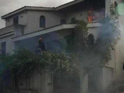 Ανεξέλεγκτη πυρκαγιά στη Μαλεσίνα - Κάηκ...