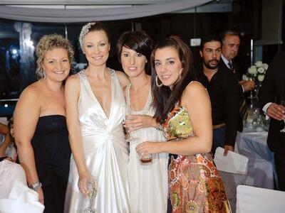 Η νύφη Τέτη Κοντογεωργοπούλου μαζί με τι...